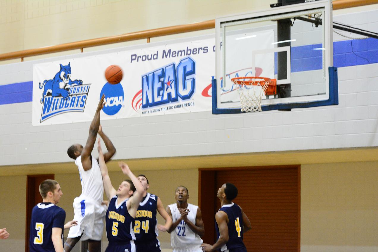 Men’s Basketball Bested by Wolfpack in Overtime, 68-64