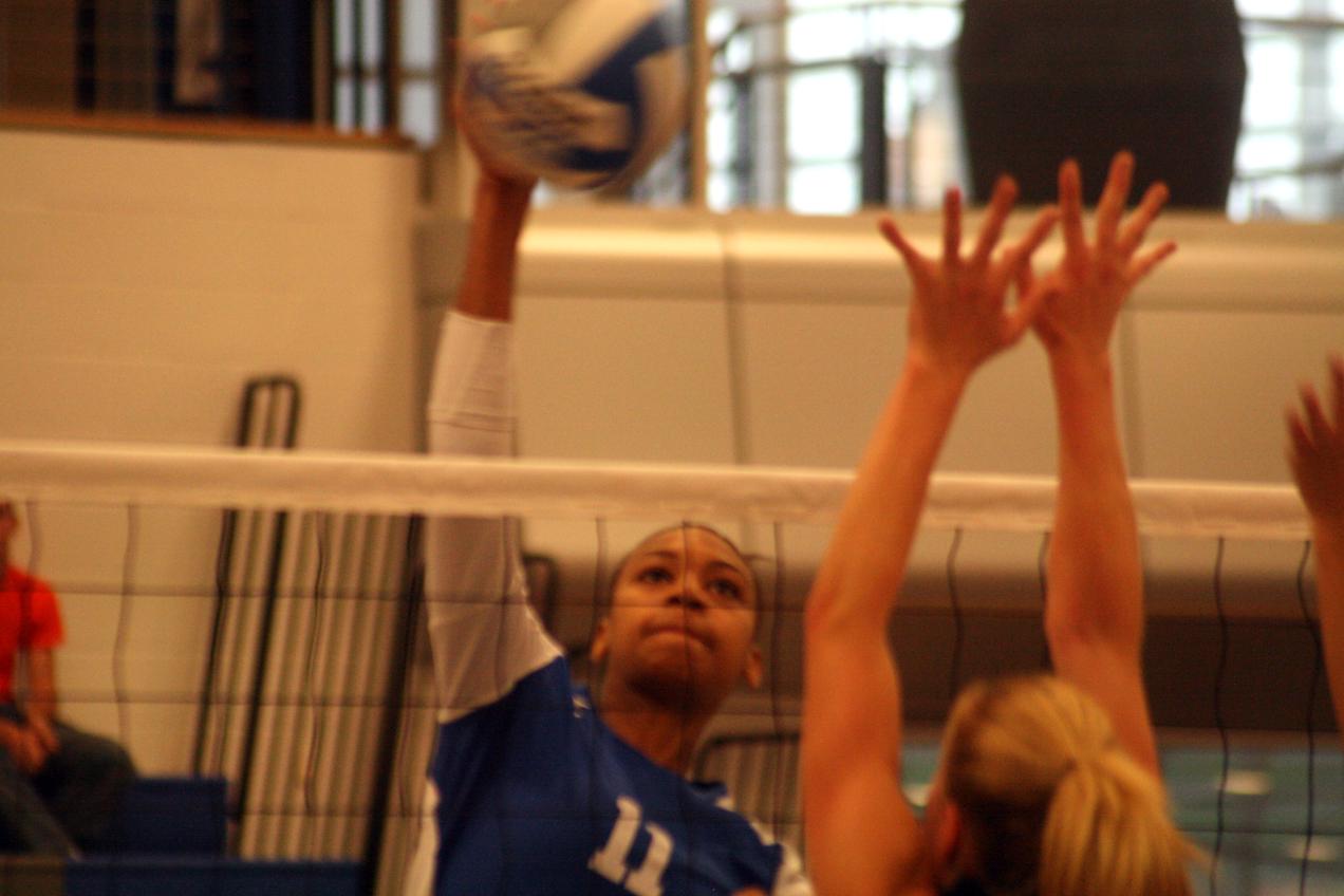 Women’s Volleyball Off to a Good Start with 2-1 Weekend