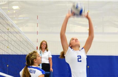 Women’s Volleyball Takes Two at Wells Invitational