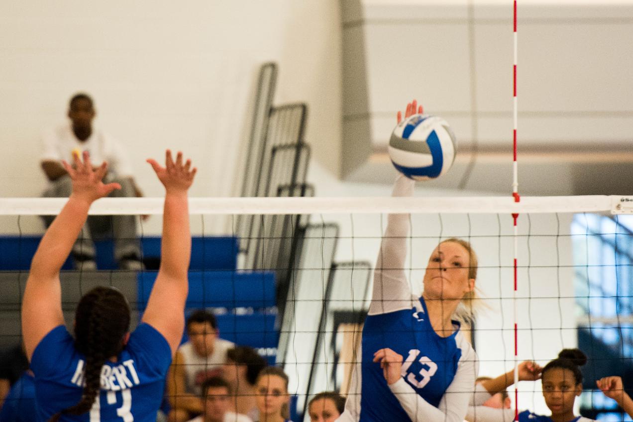 Women’s Volleyball Wins a Thrilling Home-Opener, 3-2 Over Hilbert