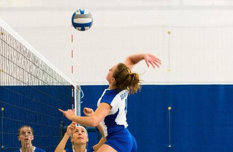 Women’s Volleyball Falls to Houghton in Opening Match