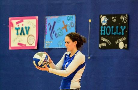 Women’s Volleyball Seniors Honored in Final Home Match