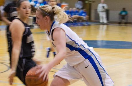 Women's Basketball Looks to Maintain Perfect Conference Record Today at 3 PM