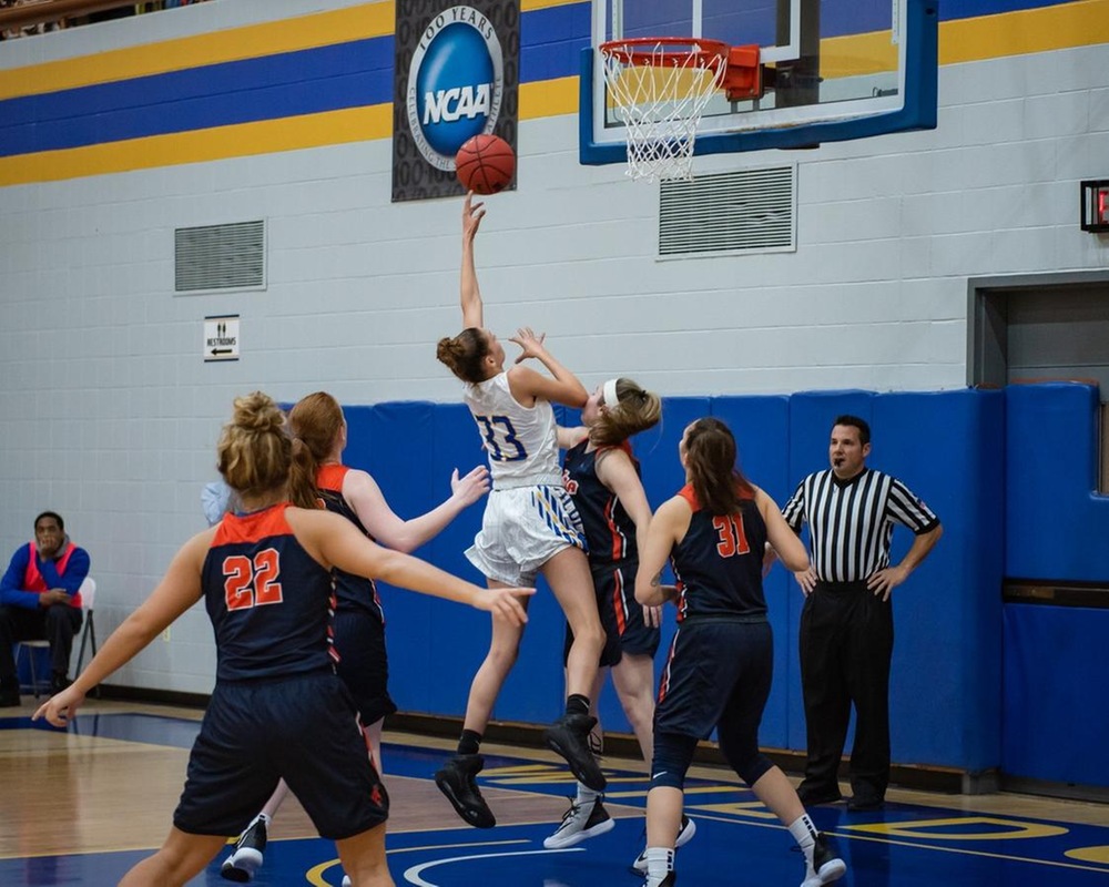 WBB: Big Performances by Washington and Aybar Help Wildcats to a 10-Point Win Over Utica College.